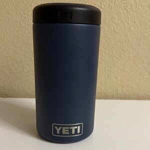 Like new Yeti 16oz can koozie *blue